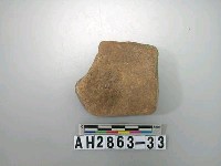 藏品(紅色夾砂素面陶片)的圖片
